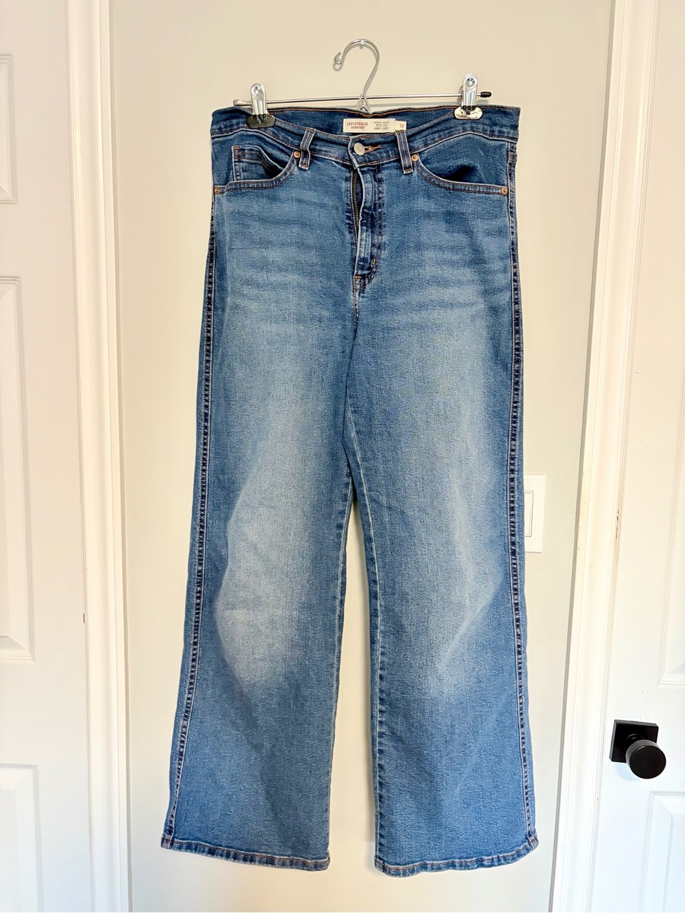 Levi's Signature Medium Blue High-Rise Jeans